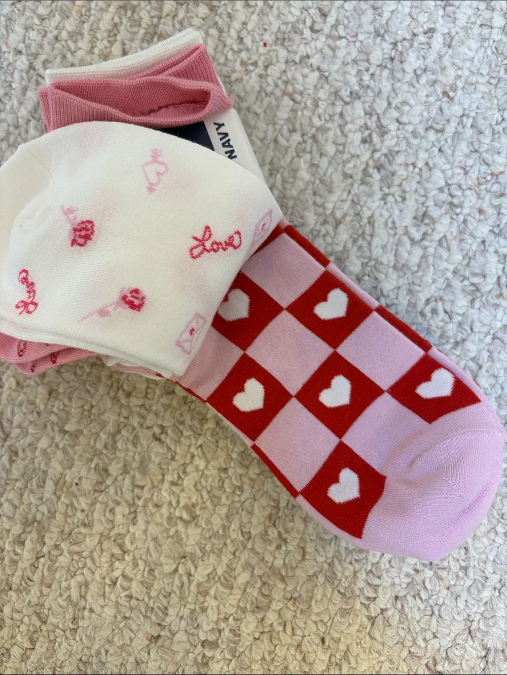 NWT Old Navy 6 pack quarter crew socks with red pink heart valentine motif